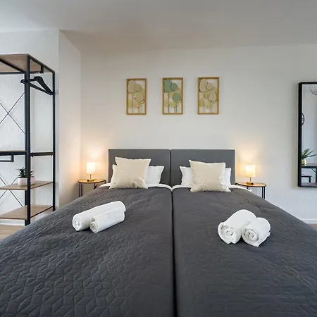 Immostay G#1 - Parken & Wifi, 2 Balkone Und 2 Baeder,4k *